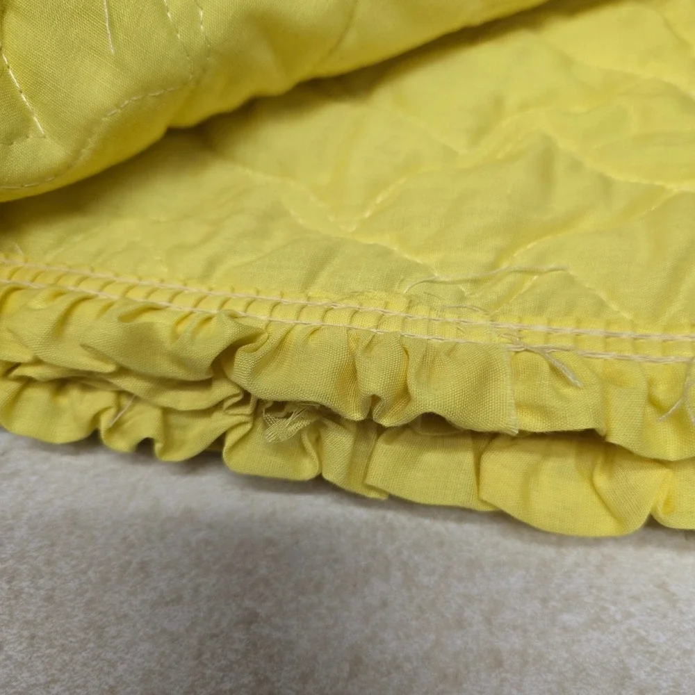 Vtg Yellow Quilted Ruffle Oval Placemats Set of 5 Cottagecore Farmhouse Decor
